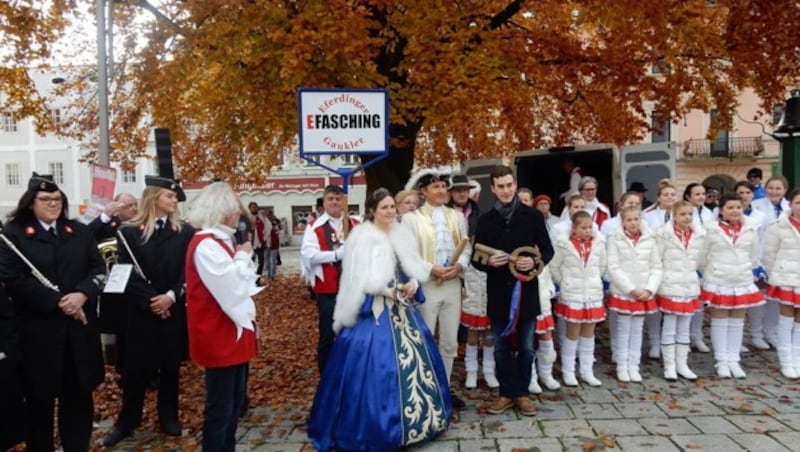 Den frostigen Temperaturen trotzten die Eferdinger Gaukler beim Faschingsauftakt in Eferding. (Bild: unbekannt)