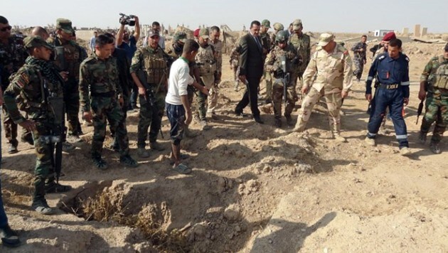 Bereits im Vorjahr wurden im Nordirak nahe Hawidscha erstmals Massengräber mit mutmaßlichen IS-Opfern entdeckt. (Bild: AFP/Marwan IBRAHIM)