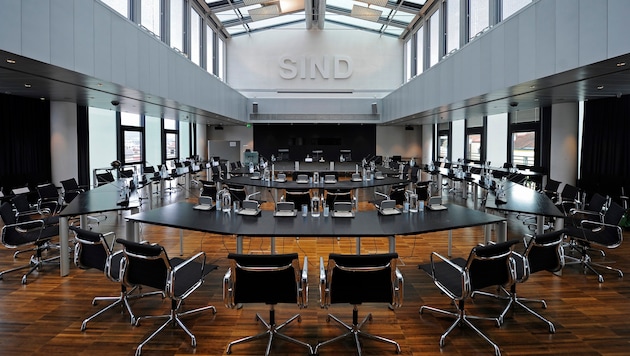 The plenary chamber of Innsbruck's municipal council (Bild: APA/ROBERT PARIGGER)