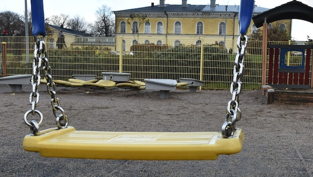 Auf diesem Spielplatz tötete der Mann das Kind vor den Augen von Schülern der nahe gelegenen Schule. (Bild: AFP)