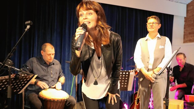 Evelyn Vysher ist Moderatorin und leidenschaftliche Sängerin. (Bild: KRISTIAN BISSUTI)