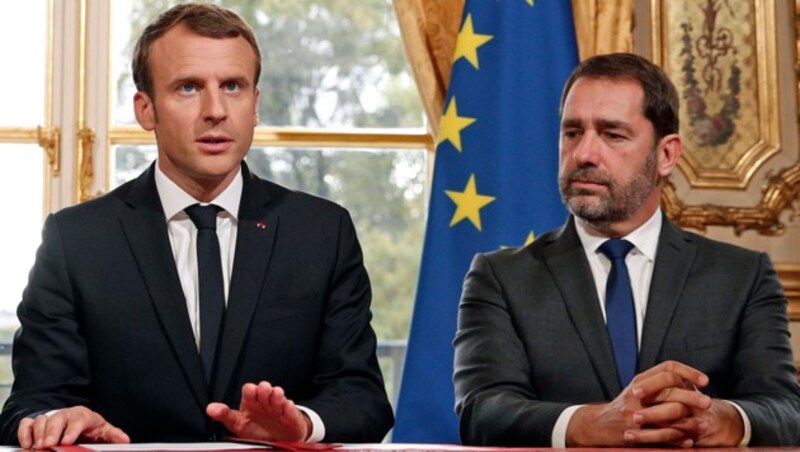 Innenminister Castaner (re.) mit Präsident Emmanuel Macron (Bild: ASSOCIATED PRESS)