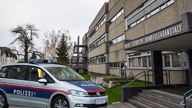 Polizei und Staatsanwaltschaft holten die Schüler der HTL Wels zur Einvernahme. (Bild: Markus Wenzel, kerschi)