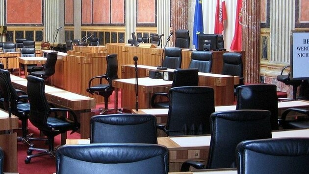 Der Sitzungssaal des Bundesrates im Parlamentsgebäude (Bild: Wikipedia)