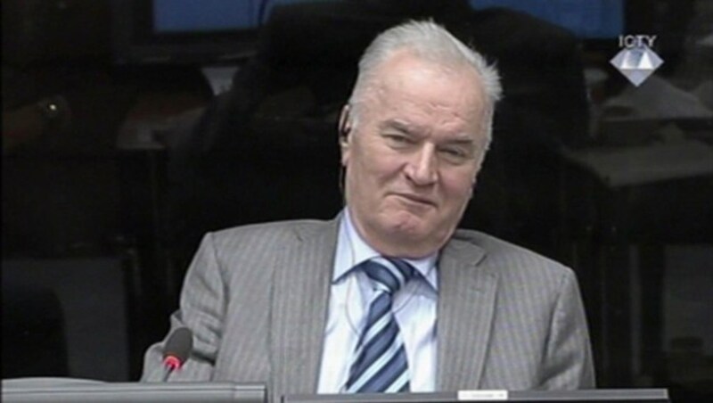 Ratko Mladic vor dem UNO-Tribunal in Den Haag (Bild: AP)