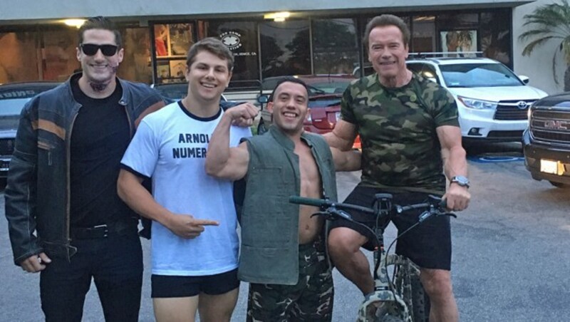 Chad freut sich über sein Foto mit Arnold Schwarzenegger. (Bild: zVg)
