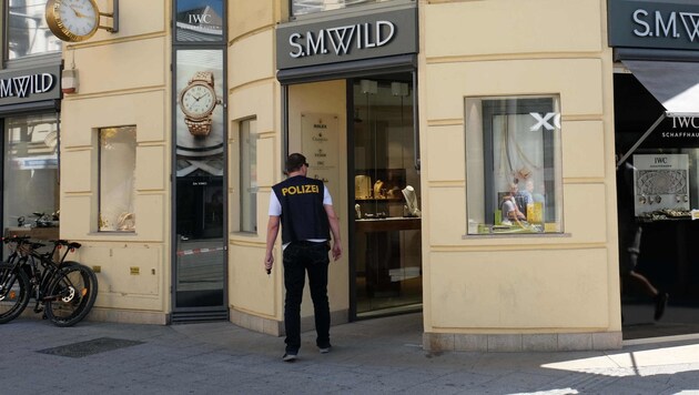 Das Nobeljuwelier-Geschäft auf der Linzer Landstraße ist am 20. Juli überfallen worden. (Bild: Horst Einöder)