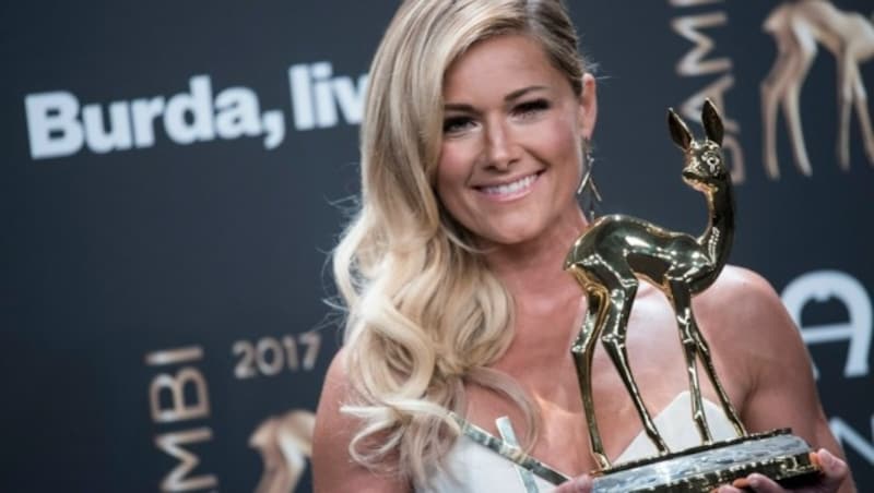 Helene Fischer mit ihrem goldenen Reh (Bild: EPA)