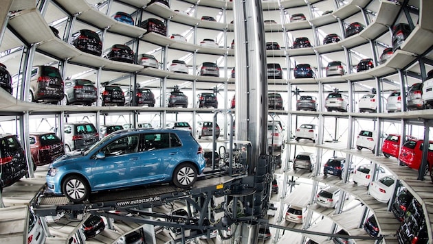 Der VW-Turm in Wolfsburg: Einst Vorbild für die ganze Autowelt (Bild: EPA)