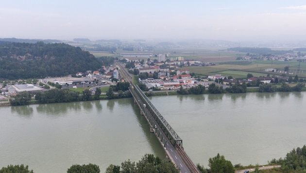 Die bestehende Donaubrücke in Mauthausen (Bild: FOTOKERSCHI.AT)