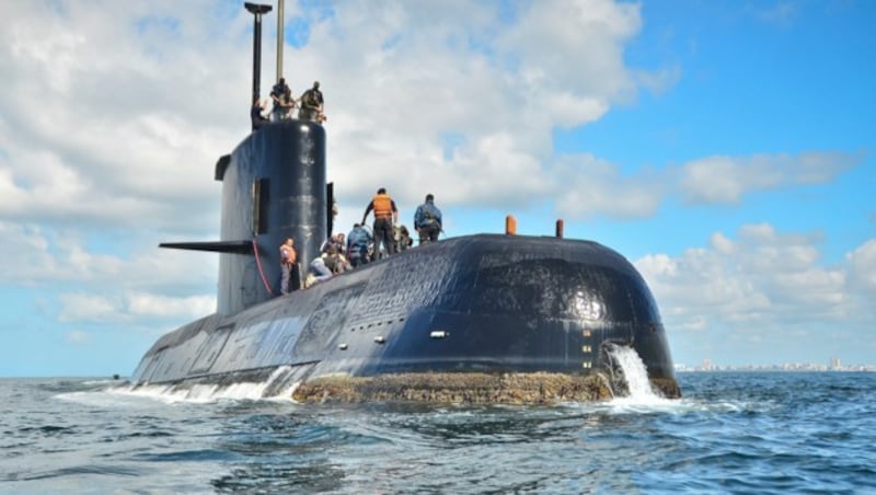 Dieses Archivbild zeigt die "ARA San Juan" in einem Dock von Buenos Aires. (Bild: AP)