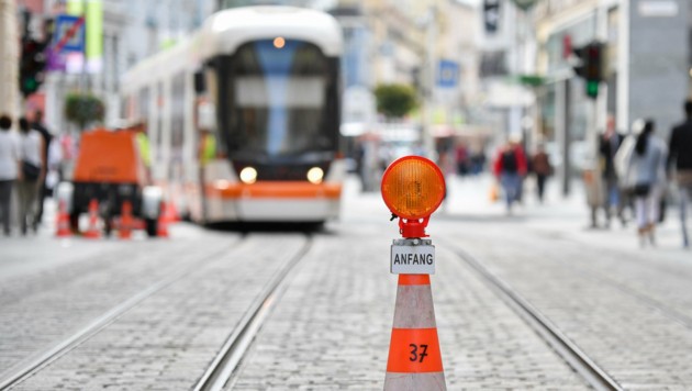 Linz Radfahrer Krachte Gegen Straßenbahn Kroneat - 