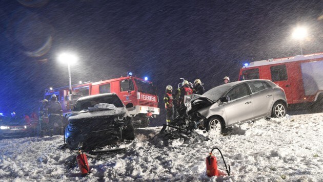 Der Wintereinbruch in Oberösterreich forderte bei einem Verkehrsunfall im Mühlviertel einen Toten. (Bild: WERNER KERSCHBAUMMAYR)