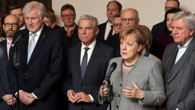 Horst Seehofer (CSU) und Angela Merkel (CDU) (Bild: AP)