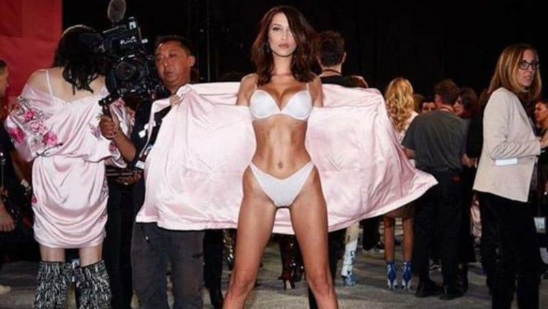 Bella Hadid ist bereit für die Show. (Bild: instagram.com)