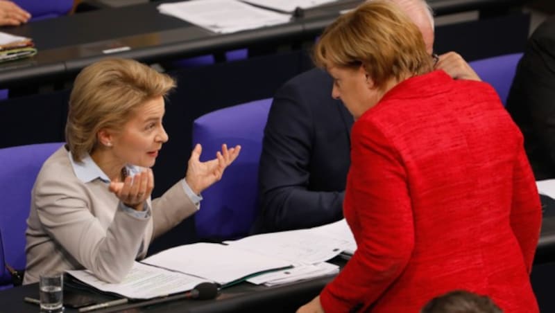 Ursula von der Leyen und Angela Merkel (Bild: AFP)