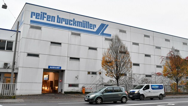 Vor zwei Wochen schlitterte Reifenhändler Bruckmüller mit vier Firmen in die Insolvenz. (Bild: Harald Dostal)
