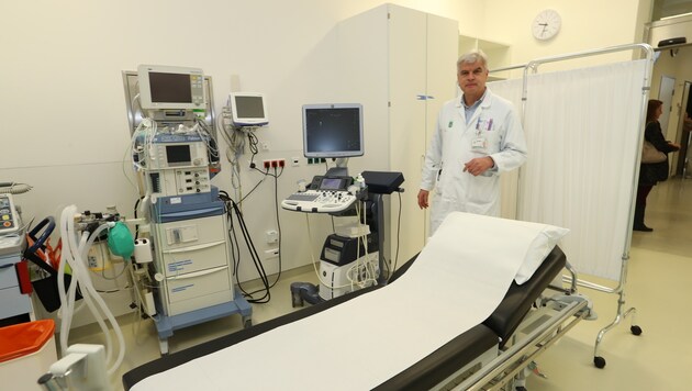 Die fünf Untersuchungsräume der interdisziplinären Ambulanz sind laut Peter Mrak top ausgestattet. (Bild: Jürgen Radspieler)