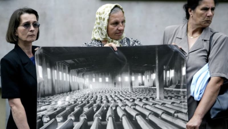 Die Mütter von Srebrenica klagen an ... (Bild: AFP)