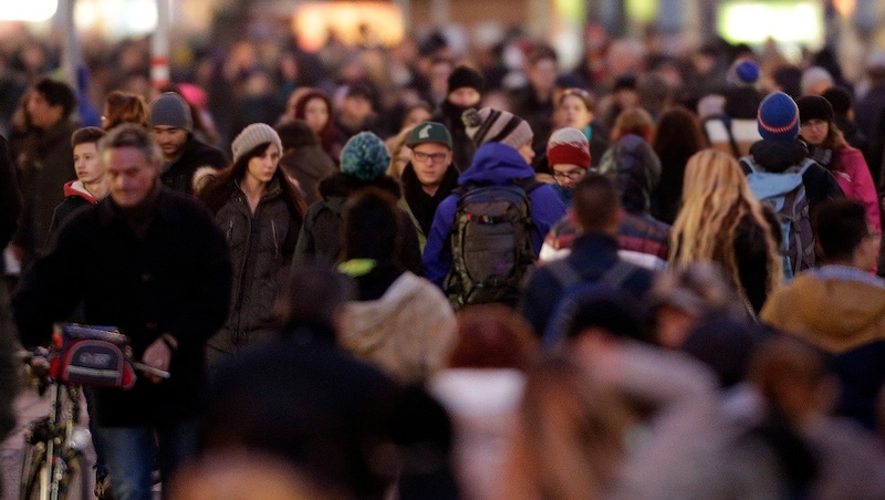 Bevölkerung in Österreich: Die Zunahme in Wien ist am größten, in Kärnten am geringsten. Salzburg ist einwohnermäßig nun das sechstgrößte Bundesland. (Bild: APA/Herbert Pfarrhofer)