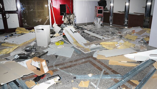 Der Bankomat wurde beim Veranstaltungszentrum in St. Pölten gesprengt. (Bild: Franz Crepaz)