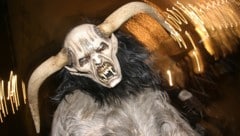 Im Zuge eines Krampuslaufs in Ischgl (Symbolbild) kam es zum fatalen Zwischenfall. (Bild: stock.adobe.com, Symbolbild)