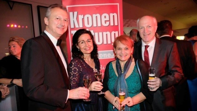 Günther Singer (Liwest) mit Ehefrau Ursula sowie AK-Direktor Josef Moser (rechts) und seiner Ursula. (Bild: Horst Einöder)