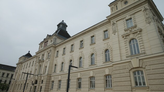 Das Landesgericht in St. Pölten (Bild: Peter Tomschi)