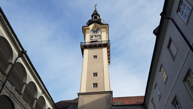 Der Landhausturm in Linz aus dem Arkadenhof fotografiert. (Bild: Werner Pöchinger)