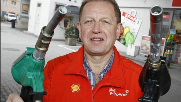 Tankstellen-Betreiber M. Huber: "Konzentriert euch beim Tanken", rät er Lenkern. (Bild: Markus Tschepp)