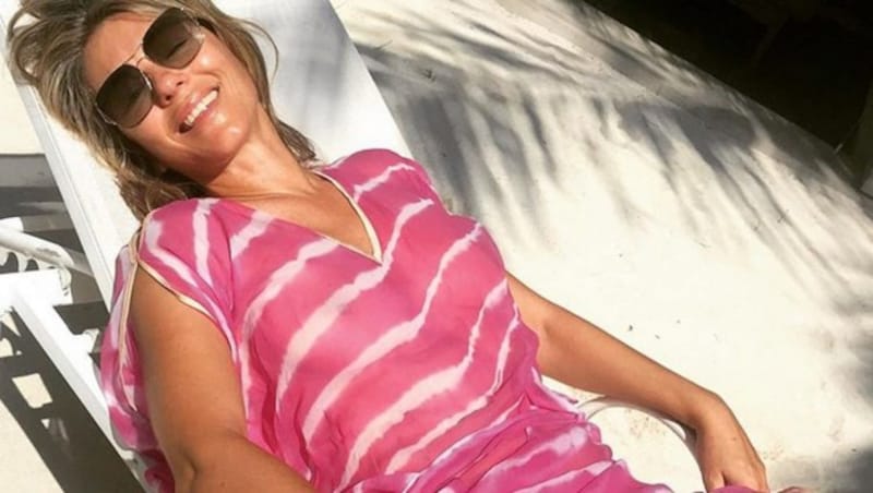 Liz Hurley: Der BH darf auch mit 52 weggelassen werden. (Bild: www.PPS.at)