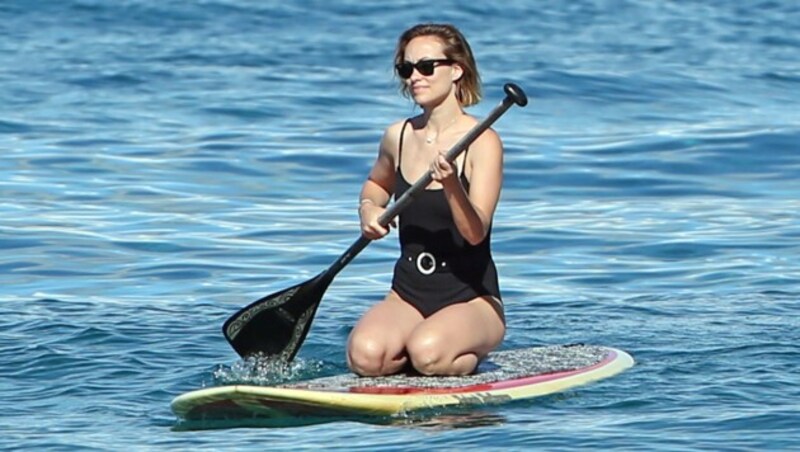 Olivia Wilde beim Stand-up-Paddling in Hawaii (Bild: www.PPS.at)