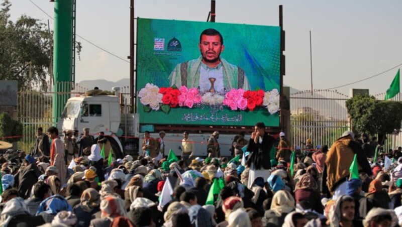 Houthi-Anführer Abdul Malik al-Houthi spricht am 30. November 2017 in Sanaa zu seinen Anhängern. (Bild: AFP)