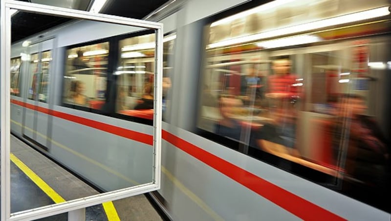 KI kann Ordnung in die komplexen Dienstpläne von Verkehrsunternehmen bringen. (Bild: APA/HERBERT NEUBAUER (Symbolbild))