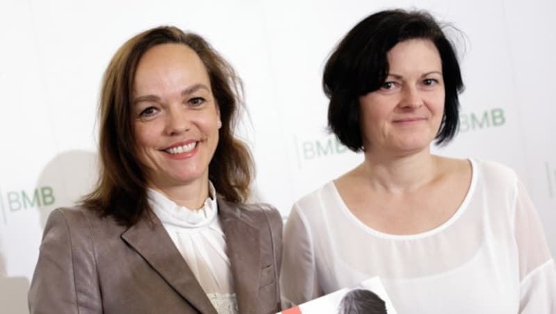 Bildungsministerin Sonja Hammerschmid (links) und Bifie-Direktorin Claudia Schreiner (Bild: APA/GEORG HOCHMUTH)