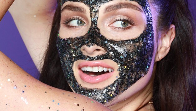 Glitzermasken sind der neueste Trend im Beautyregal. (Bild: instagram.com/glamglow)