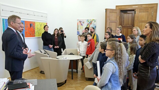 Kinder aus Linzer Volksschulen zu Besuch bei LH Thomas Stelzer im Landhaus: Anliegen für die Zukunft (Bild: Land OÖ-Denise Stinglmayr)