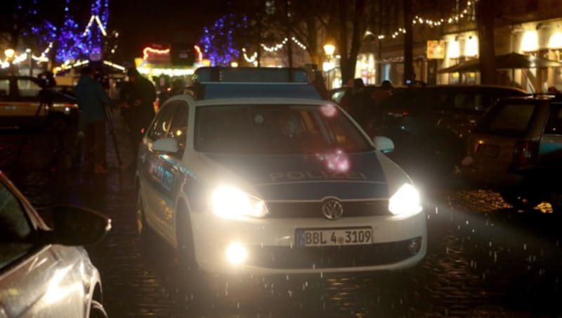 Die Polizei ist nach dem Fund der Paketbombe in Potsdam verstärkt im Einsatz. (Bild: AFP)