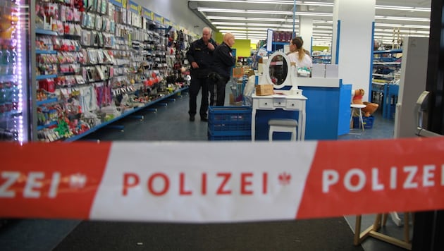 Tatort: Ein Shop im Einkaufszentrum Linz/Auwiesen. (Bild: Christoph Gantner)