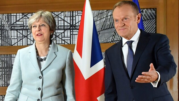 Die britische Premierministerin Theresa May, EU-Ratspräsident Donald Tusk (Bild: AP)