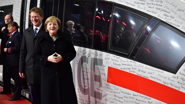Merkel bei der Eröffnung der neuen Bahn-Fernstrecke in Deutschland (Bild: AFP)
