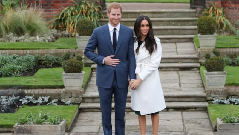 Meghan Markle mit Prinz Harry bei der Verkündung ihrer Verlobung (Bild: AFP)