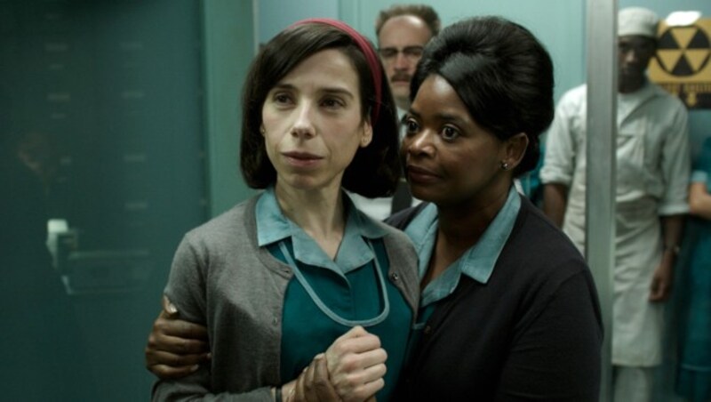 Octavia Spencer (re. ) in „The Shape of Water“ (Bild: AP)