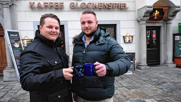 Michael Breitfuß (l.) und Kevin Leibetseder ersteigerten um 600.000 Euro das Café Glockenspiel. (Bild: Horst Einöder)