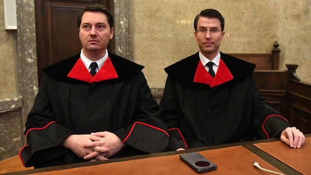 Die beiden Staatsanwälte Gerald Denk und Alexander Marchart (Bild: APA/HELMUT FOHRINGER/APA-POOL)