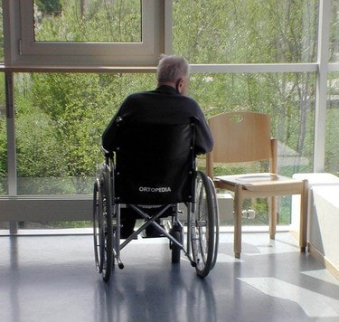 Die Mitarbeiterin einer Behindertenhile soll beeinträchtigte Klienten und das Land OÖ betrogen haben (Bild: Elmar Gubisch / picturedesk.com)