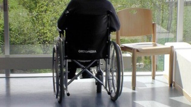 Die Mitarbeiterin einer Behindertenhile soll beeinträchtigte Klienten und das Land OÖ betrogen haben (Bild: Elmar Gubisch / picturedesk.com)