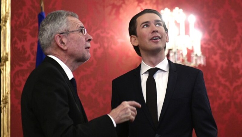 ÖVP-Obmann Sebastian Kurz bei Bundespräsident Alexander Van der Bellen (Bild: APA/HANS PUNZ)