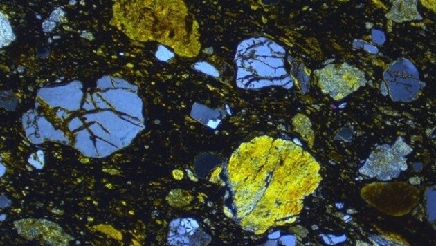 Diese Schicht seltener Mineralien kann nur aus dem All stammen, sind sich die Geologen sicher. (Bild: Simon Drake)