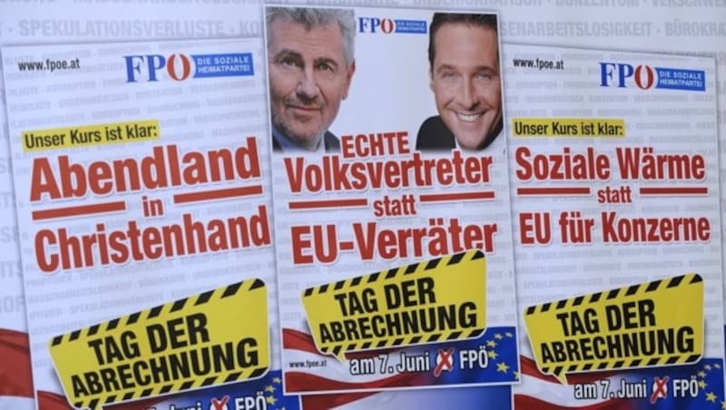 Drei Beispiele für gereimte FPÖ-Plakate aus dem EU-Wahlkampf 2009 (Bild: APA/BARBARA GINDL)